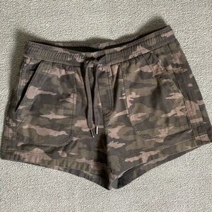 Athleta Farallon Camo Shorts Cotton Athleisure Performance Yoga Gym Casual Daily